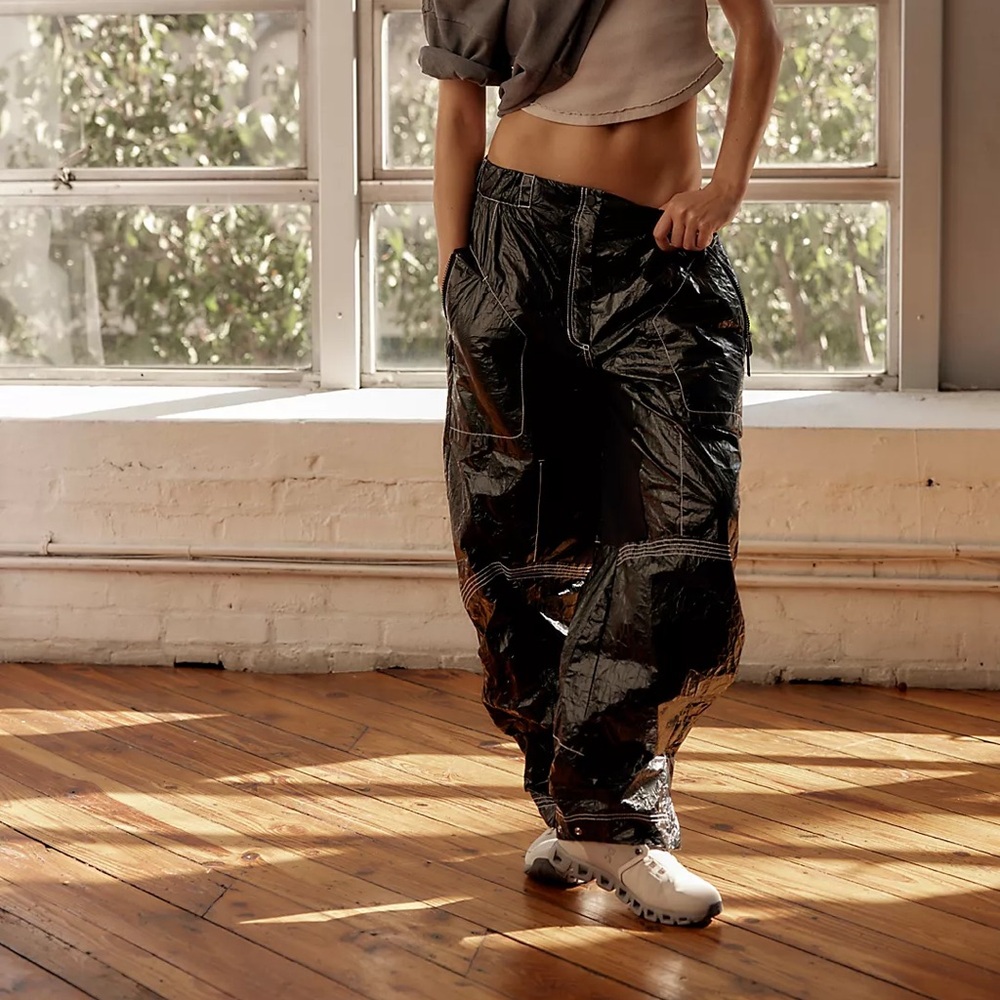 NEW $198 Free People FP Movement Rough Rider Tyvek Barrel Pants in Black - Picture 2 of 5